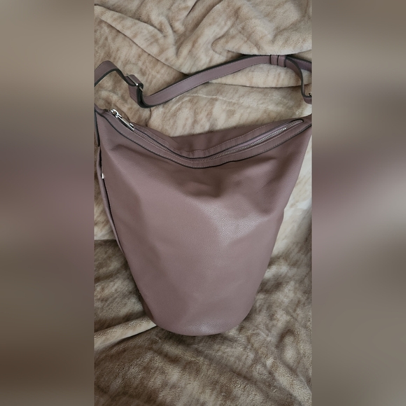 Adjustable Bucket/ Slouch Bag / Hobo Bag - Picture 10 of 15